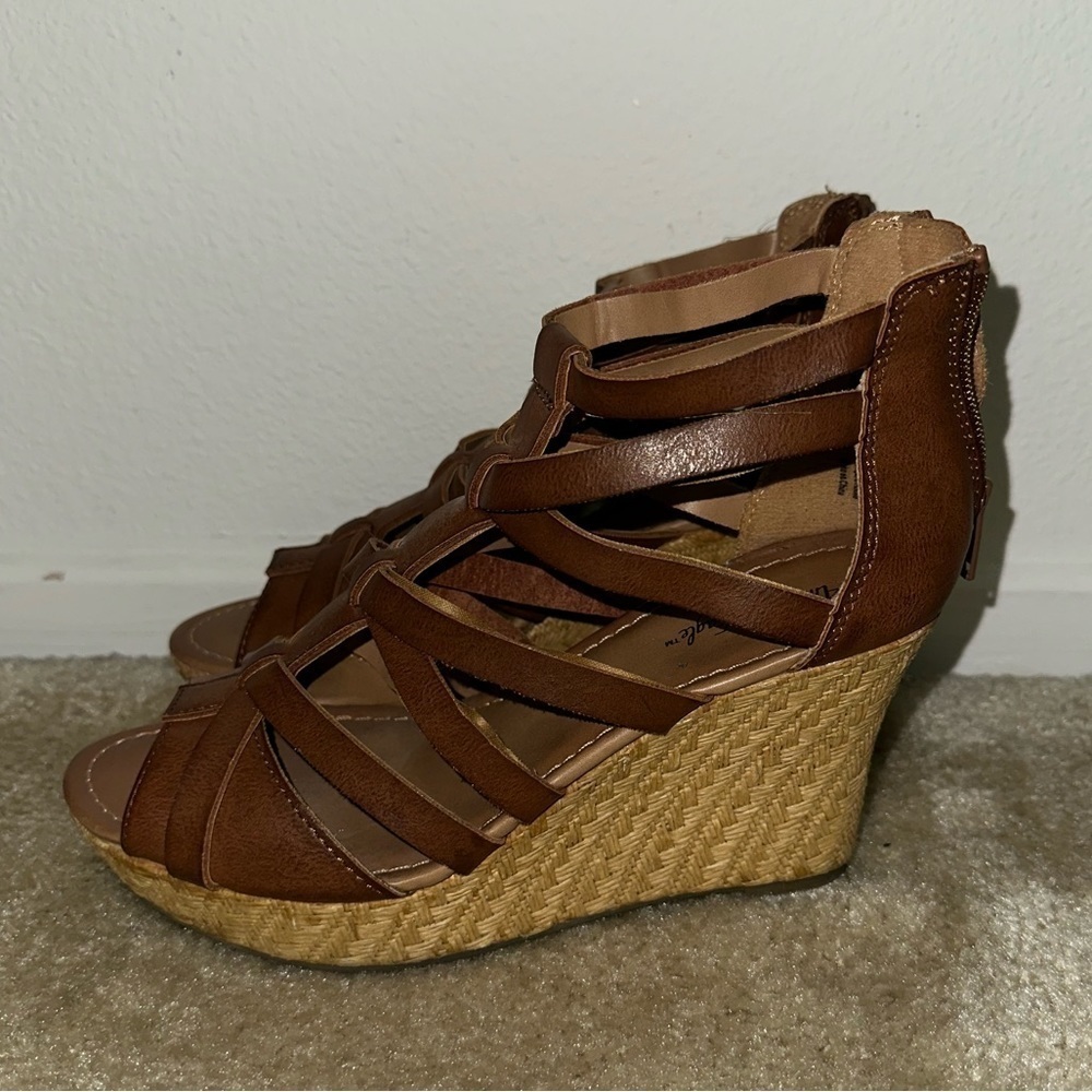 WOMENS AMERICAN EAGLE STRAPY WEDGE SHOES SIZE 6.5 BROWN - Picture 4 of 10